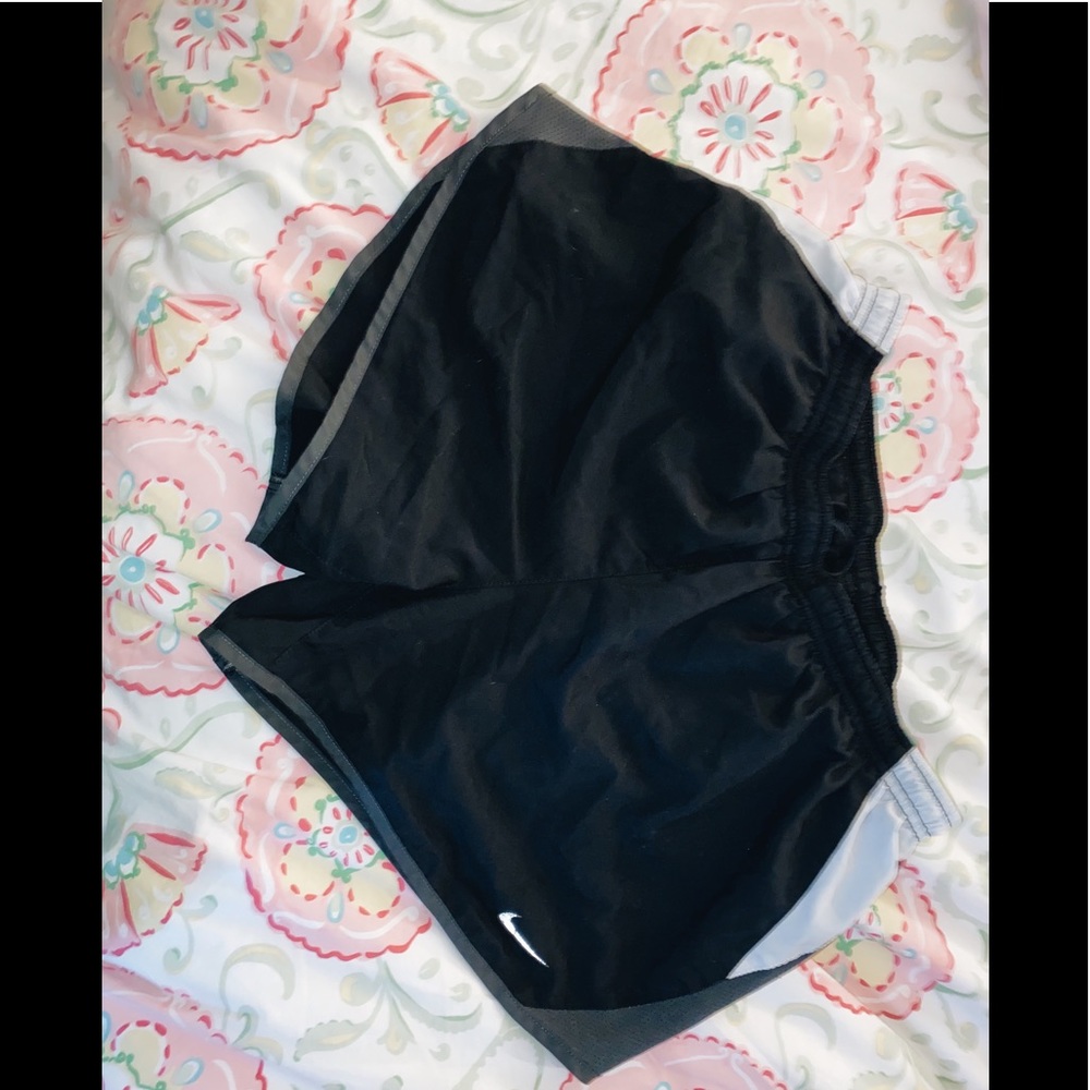 🏃‍♀️WOMENS NIKE SHORTS🏃‍♀️